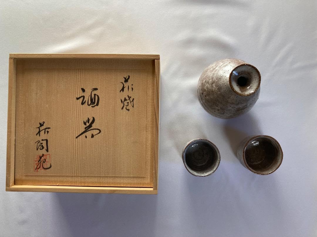 Japanese traditional sake bottle 徳利 椿秀窯 J
